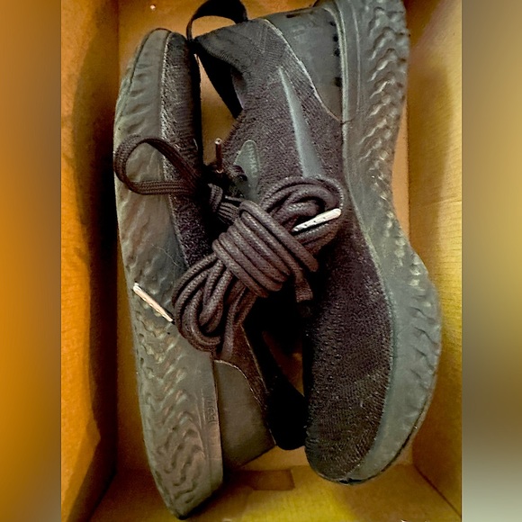 Nike Epic React Flyknit Black sz 7.5 - Picture 7 of 7